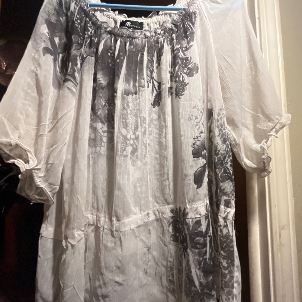 Light and see threw white short sleeved shirt